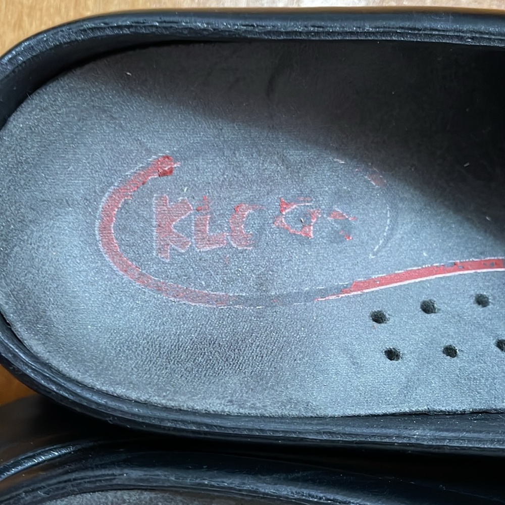 Klogs Men's Black Slip-On Clogs - Picture 3 of 8
